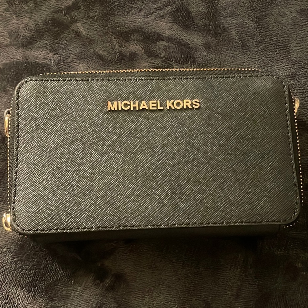 Michael Kors Wallet Case: gold zipper with card holder